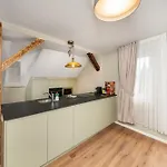 Betweenthelakes Penthouse Apartment *