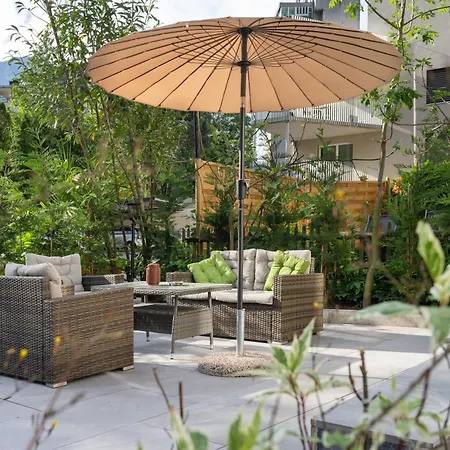 Betweenthelakes Penthouse דירה אינטרלאקן