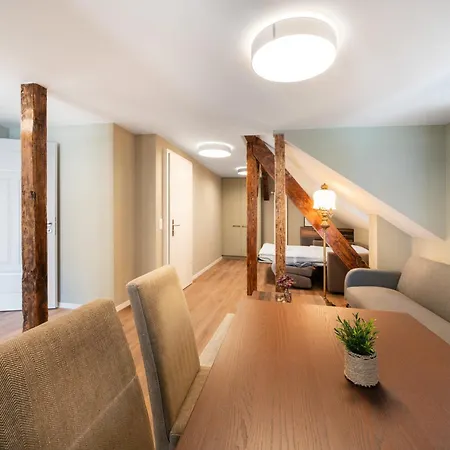 Betweenthelakes Penthouse דירה אינטרלאקן
